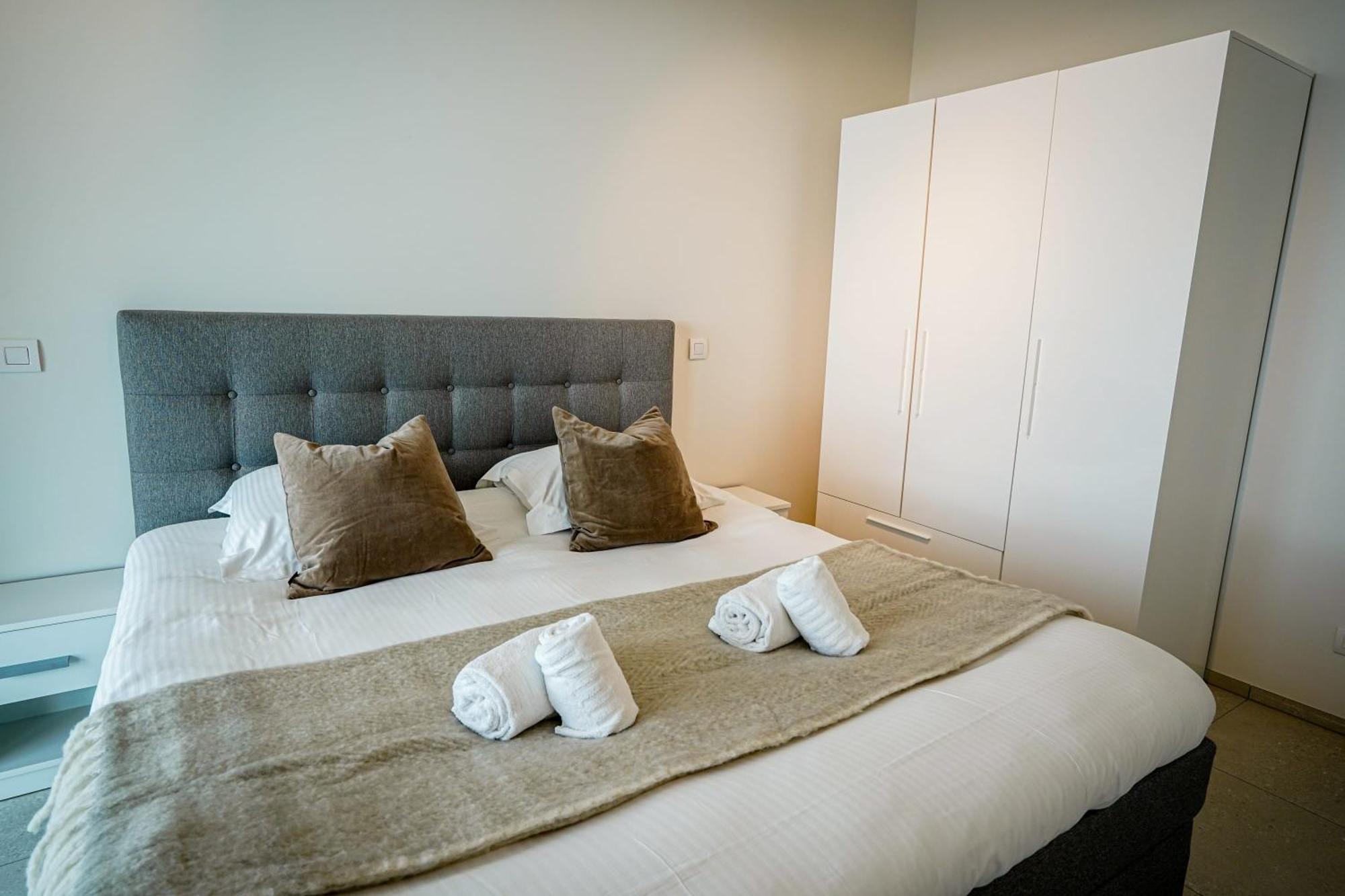 Huswell - Beautiful Apartment With Communal Pool And Gym Ostend Exterior photo